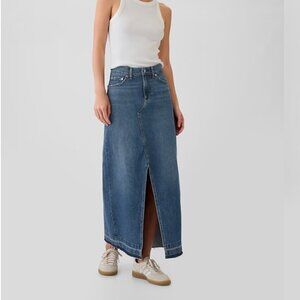 GAP CLassic Denim Maxi Length V Slit Front Skirt Size 30 / 10 Jean Jeans Skirt